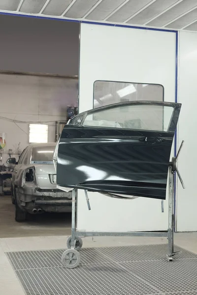 Detalhe de um corpo de carro seca na câmera de pintura — Fotografia de Stock