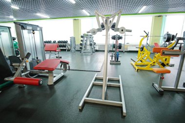  Fitness ekipmanları ile fitness salonu