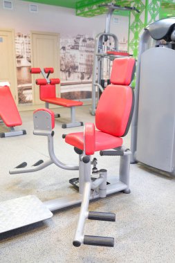 Bir spor salonunun içinde. 