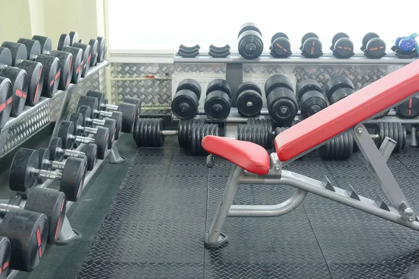 Dumbbells in a fitness hall — Stock Photo, Image