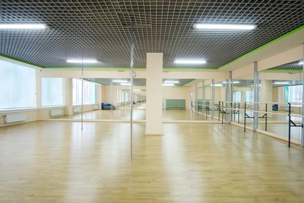 Interior de uma sala de fitness ou dança — Fotografia de Stock