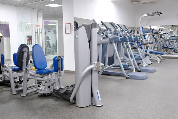 Bir spor salonunun içinde.