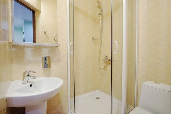 Interno di un gabinetto e un bagno — Foto Stock
