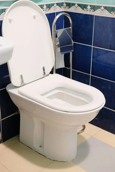 Eine Toilettenschüssel — Stockfoto