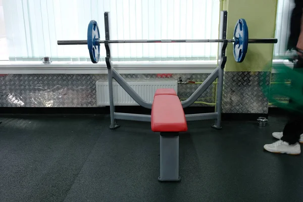 Pesos em uma sala de fitness — Fotografia de Stock