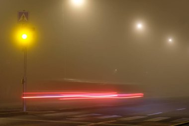 gece Prag'da sokak
