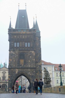 Charles Köprüsü, bir merkezi Prag Yaylası girişindeki nitelikli anıt