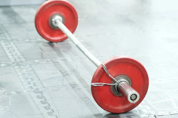 Pesas en un gimnasio — Foto de Stock