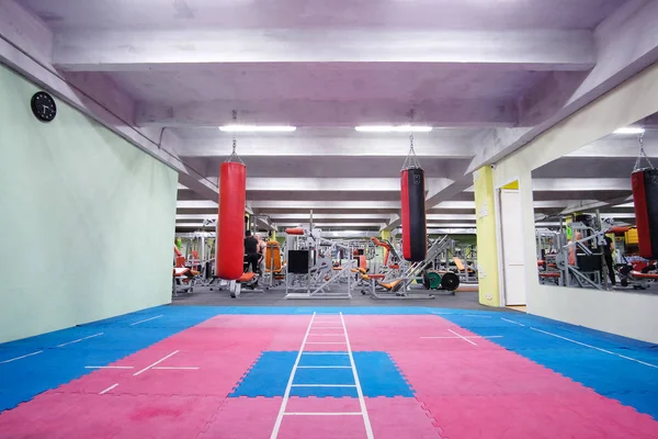 Weights in a fitness hall — Stock Photo, Image