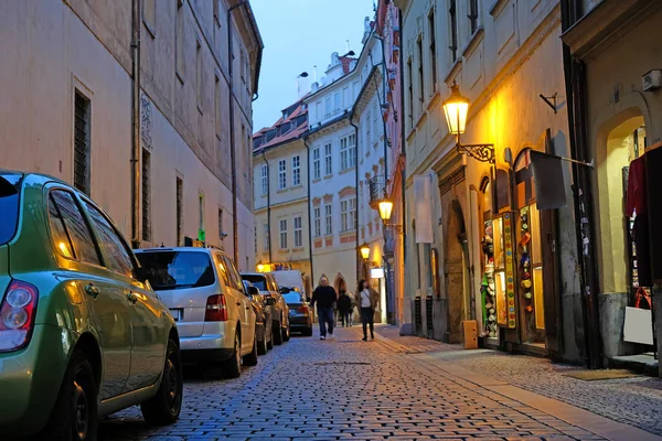 Calle de la noche en el centro de Praga —  Fotos de Stock