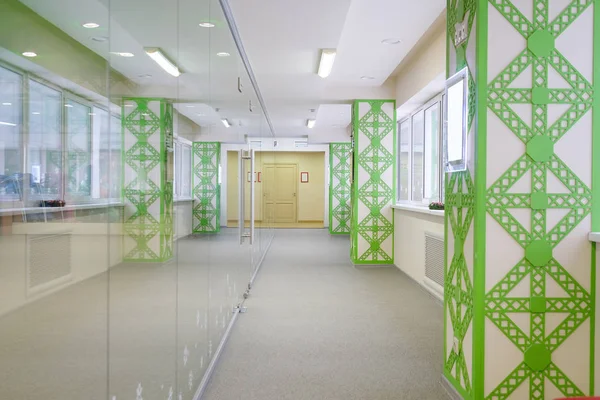 Interior de um corredor moderno — Fotografia de Stock