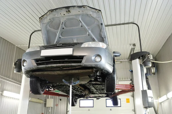 Car on a lift — Stock Photo, Image