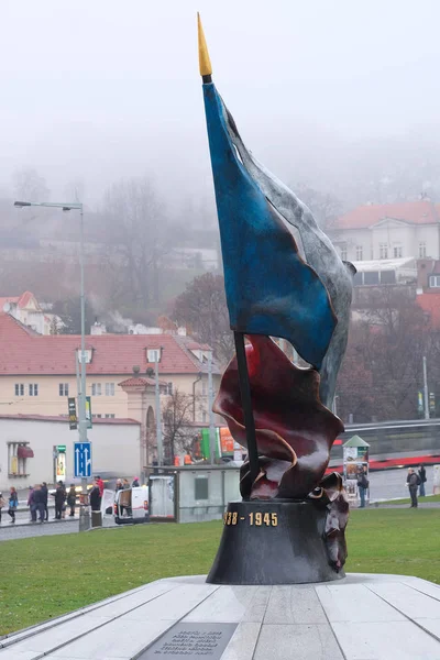 Monument des sacrifices de la Seconde Guerre mondiale dans un centre de Prague — Photo