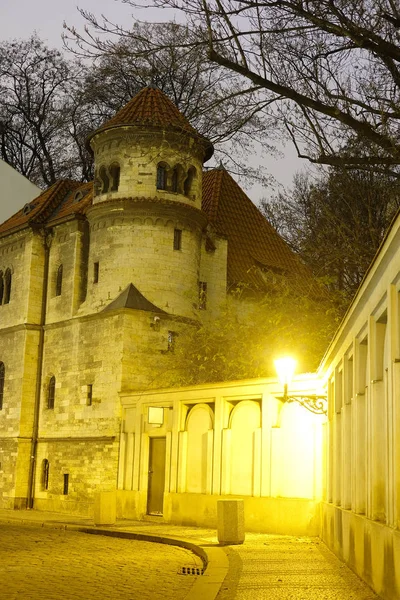 Strada di notte in un centro di Praga — Foto Stock