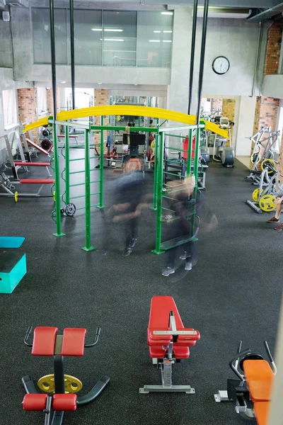 En styrketräningssal — Stockfoto