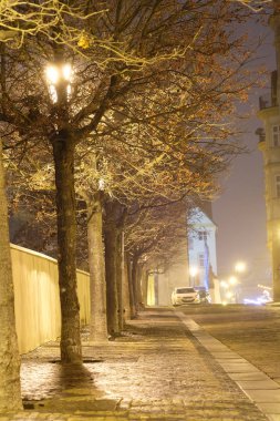 Gece bir Prag'merkezinde sokak