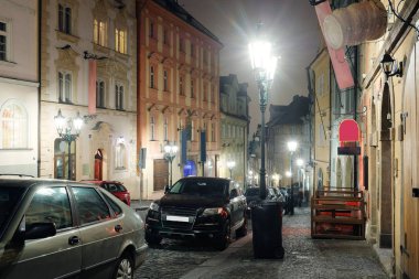 Gece bir Prag'merkezinde sokak