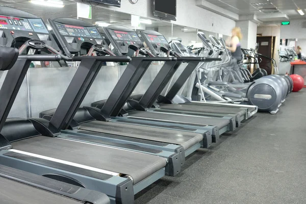 跑步机健身大厅 — 图库照片