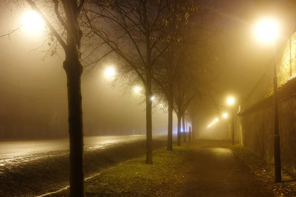 Rua noturna em Praga — Fotografia de Stock