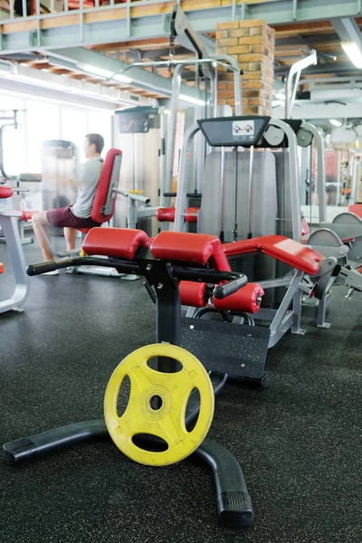 Pesas en un gimnasio —  Fotos de Stock