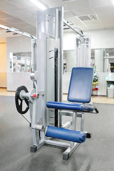 Fitness sál s fitness zařízením — Stock fotografie