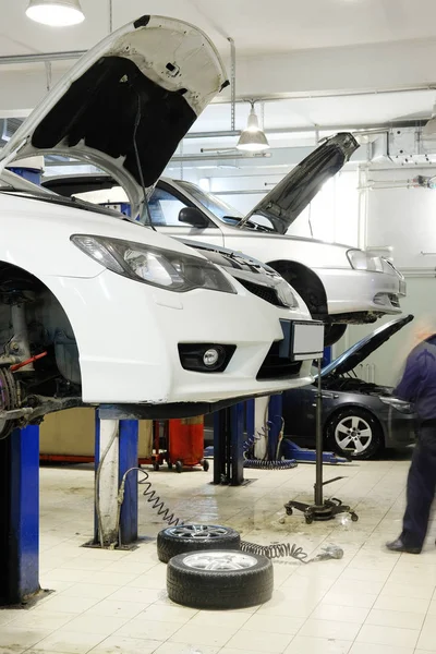 Car on a lift in a car repair station — Stock Photo, Image