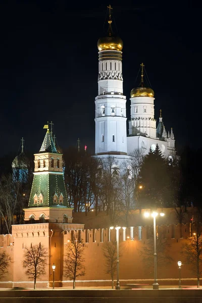 Paisaje nocturno con la imagen del Kremlin de Moscú —  Fotos de Stock