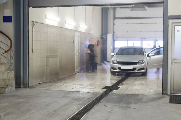 Automobile in a car wash — Stock Photo, Image