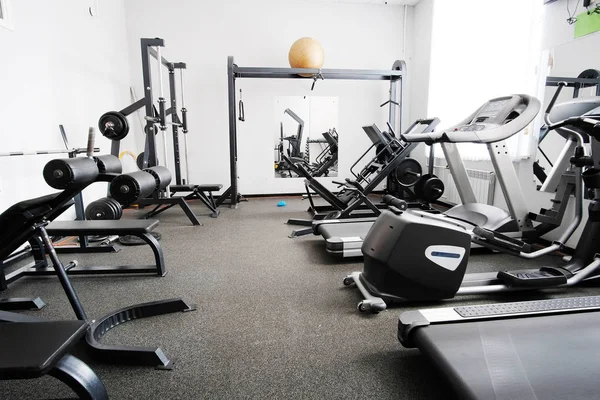 Interior de uma sala de fitness — Fotografia de Stock