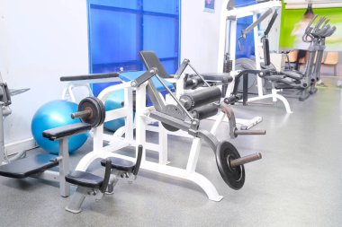 Bir spor salonunun içinde.