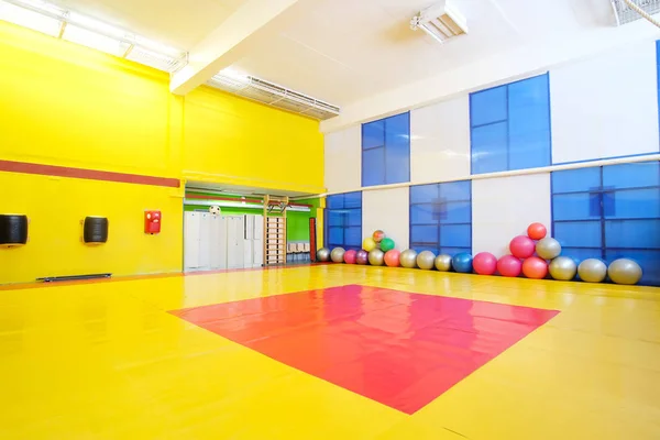 Wnętrze sali fitness — Zdjęcie stockowe