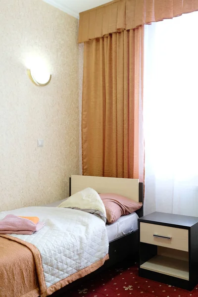 Een hotelkamer — Stockfoto