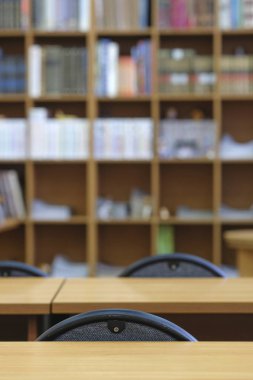  bir kütüphane okuma odası