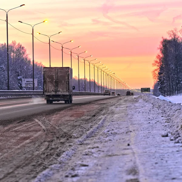 Carretera de invierno en la región de Moscú al atardecer —  Fotos de Stock