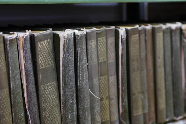 Books on bookshelves in library — Stock Photo, Image