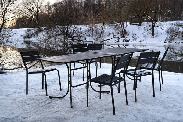 Chairs on a winter river bank — Stock Photo, Image