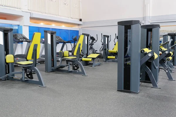 Intérieur d'une salle de fitness — Photo