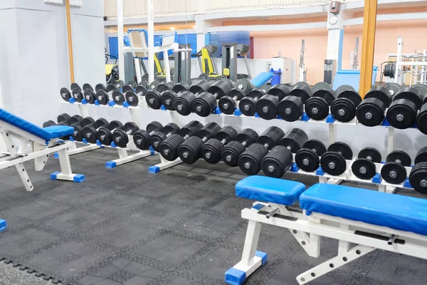 Intérieur d'une salle de fitness — Photo