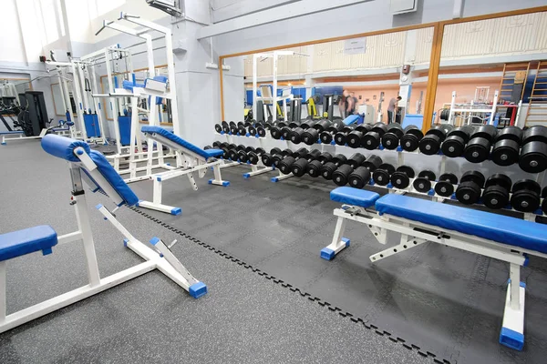 Intérieur d'une salle de fitness — Photo