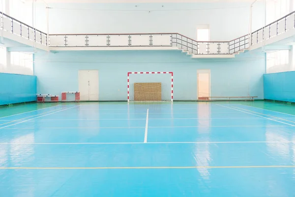 Intérieur d'une salle de sport pour le football ou le handball — Photo
