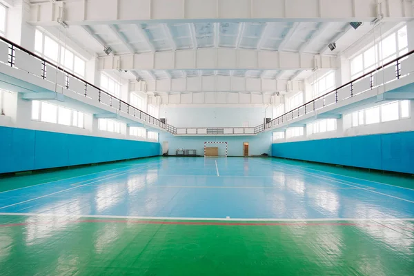 Interior de uma sala de esporte para futebol ou handebol — Fotografia de Stock