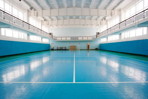 Interior de uma sala de esporte para futebol ou handebol — Fotografia de Stock