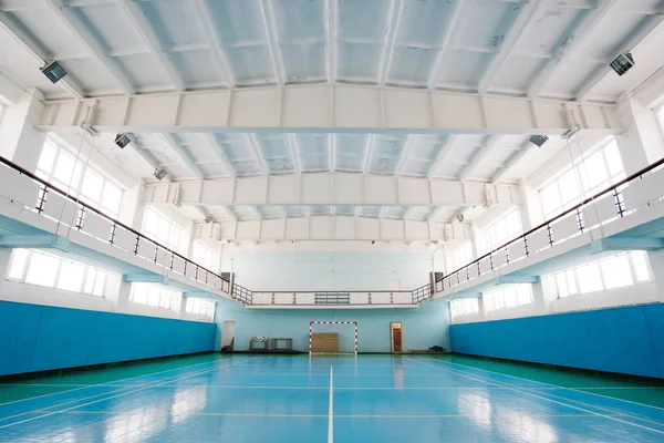 Innenraum einer Sporthalle für Fußball oder Handball — Stockfoto