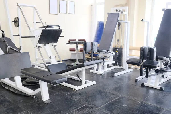 Interno di una sala fitness — Foto Stock