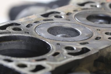 Araba motor silindir kapağı