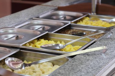 bir restoranda açık büfe Self-Servis