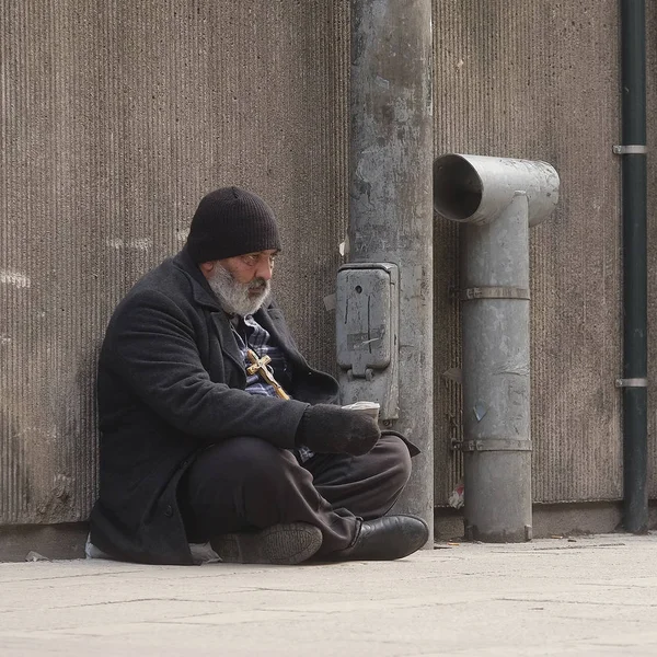Persona sin hogar en un centro de Helsinki — Foto de Stock