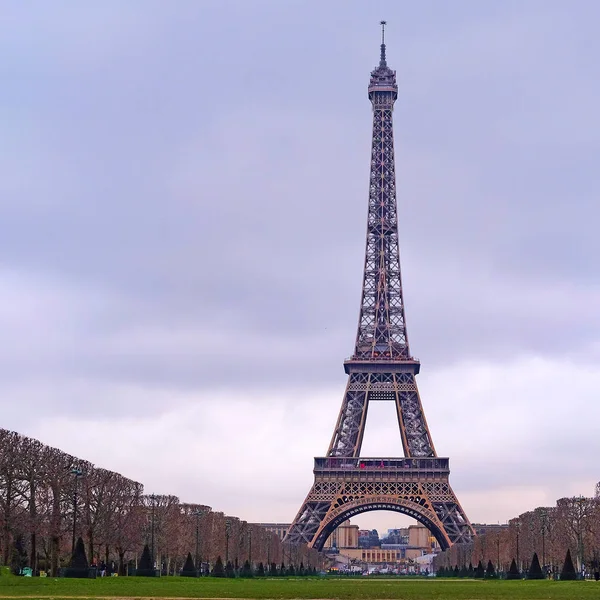 Torre Eiffel em uma noite em Paris — Fotografia de Stock