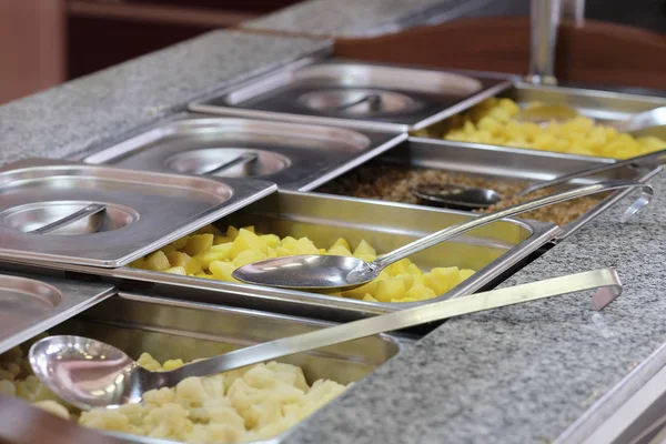 bir restoranda açık büfe Self-Servis