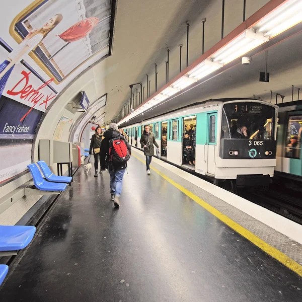 Métro à Paris — Photo